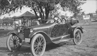 Illustration for article titled Half-Man Johnny Eck And His Custom-Built Race Car